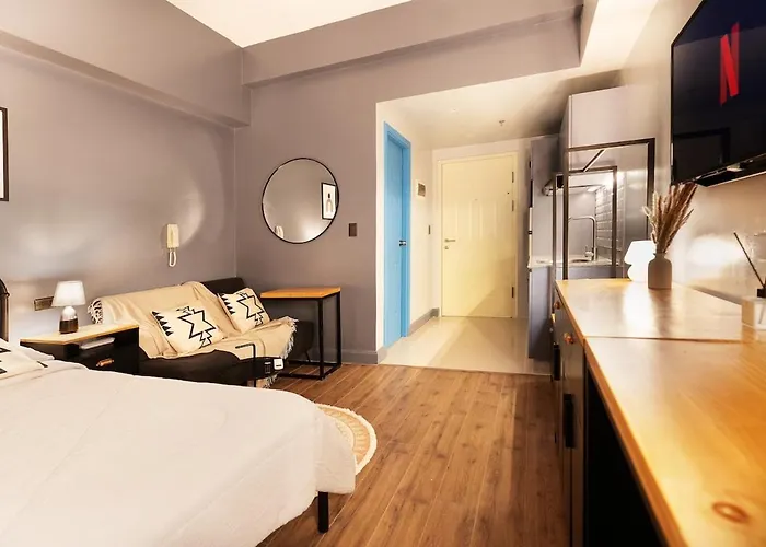 Fofos Crib At Grand Residences Near It Park *